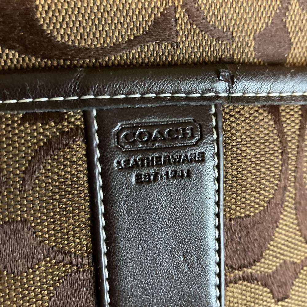 COACH BROWN CROSSBODY WITH GUITAR SIGNATURE EMBOSSED STRAPS SHOULDERBAG - Picture 3 of 8